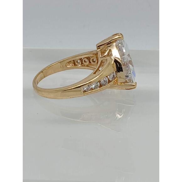 1990's Vintage Bold Trilliant Cut 8 CT Gold EP CZ Simulated Diamond Ring Size 7 - Picture 3 of 9